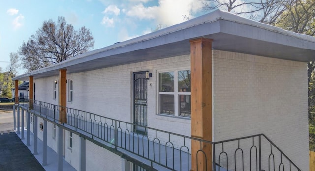 750 Chelsea Dr, Memphis, TN 38107 - view of side of property featuring brick siding