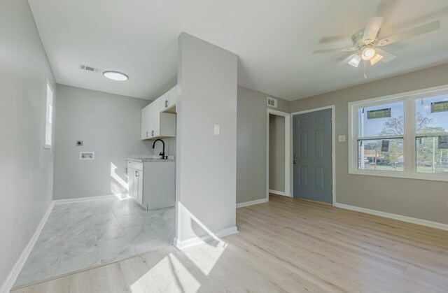 750 Chelsea Dr, Memphis, TN 38107 - laundry room with visible vents, light wood-style floors, a sink, laundry area, and baseboards