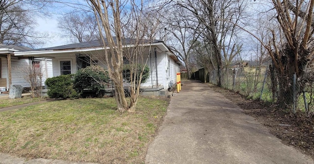 view of front of house with a front yard