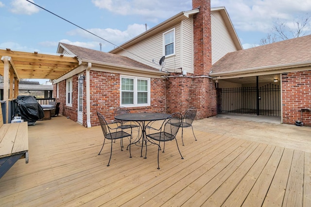 deck with outdoor dining space