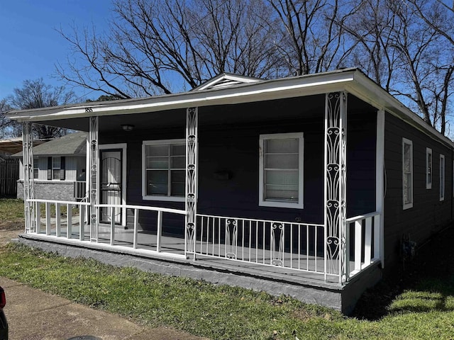 view of front of house with covered porch