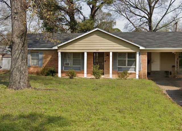 ranch-style house featuring brick siding and a front yard