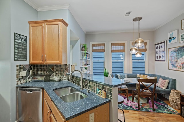 kitchen with wood finished floors, visible vents, a sink, decorative backsplash, and dishwasher