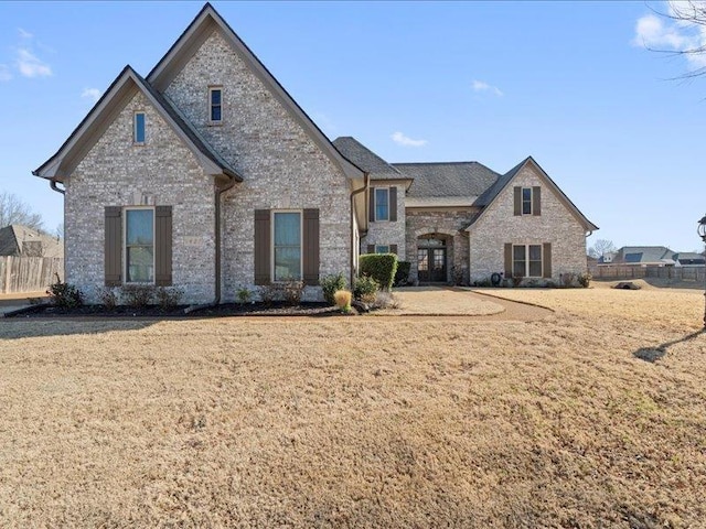 view of front of home featuring a front yard and fence