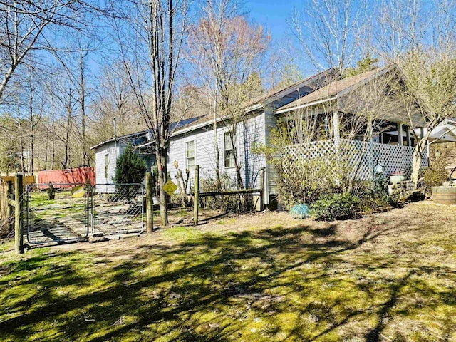 exterior space featuring a front yard