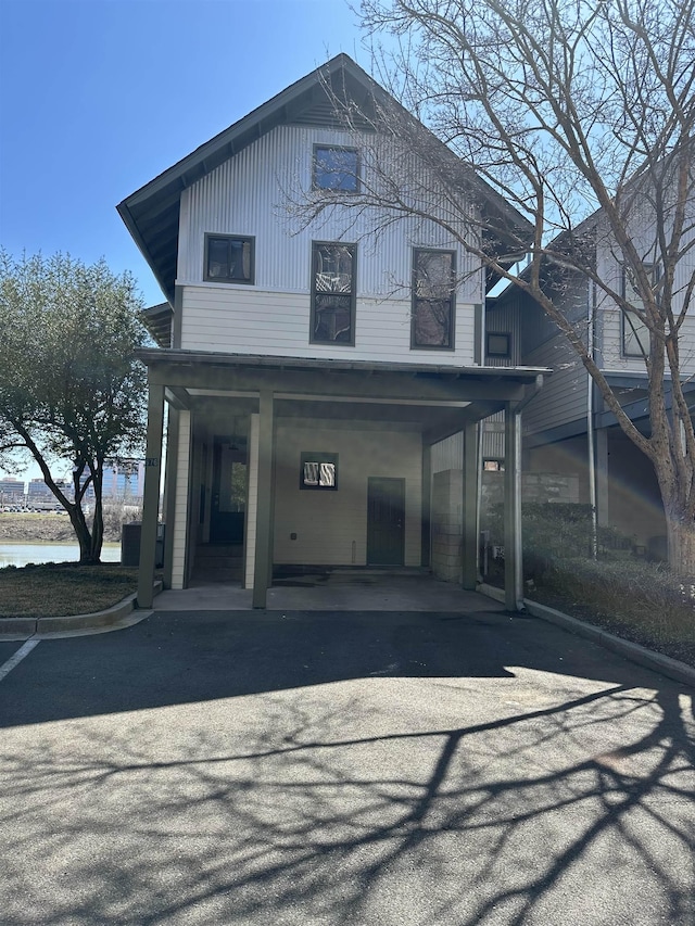 view of front facade featuring a water view