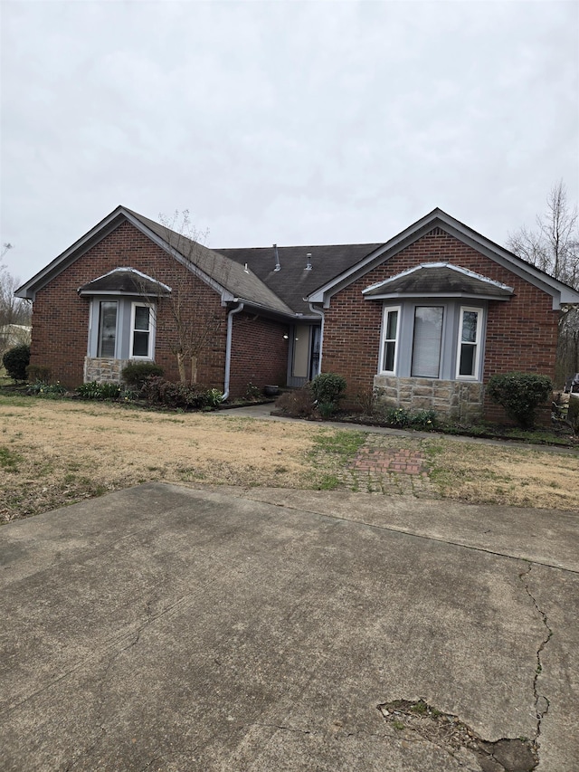 ranch-style house featuring brick siding