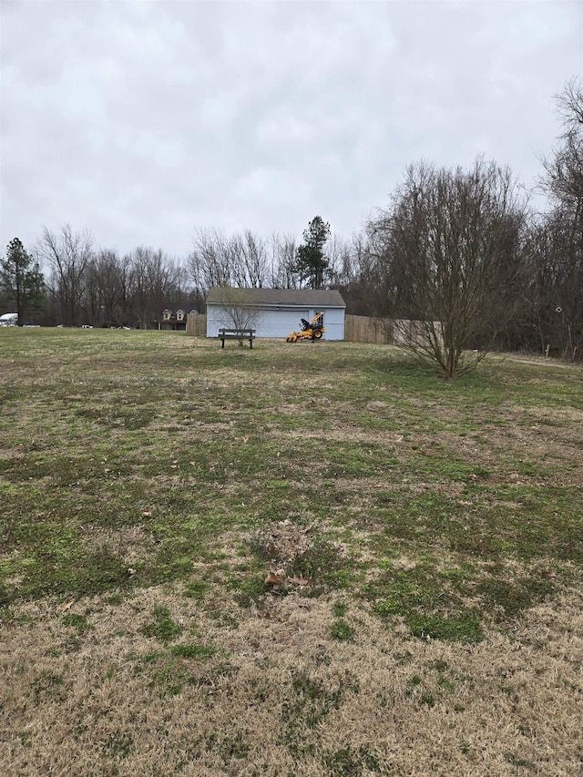 view of yard with an outdoor structure