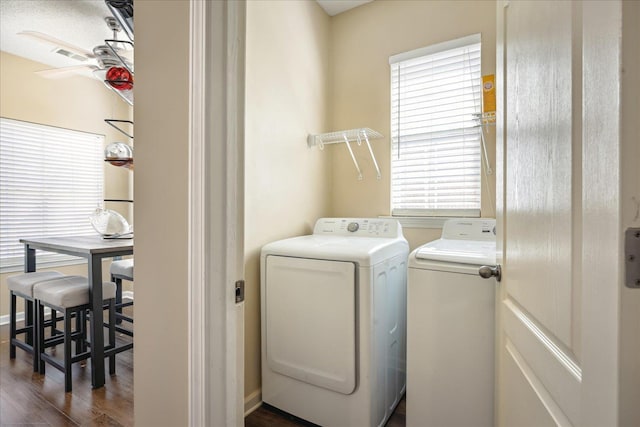 laundry area featuring visible vents, washing machine and clothes dryer, laundry area, dark wood-style flooring, and ceiling fan