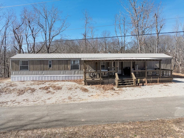 manufactured / mobile home featuring covered porch and metal roof