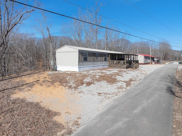 manufactured / mobile home with a porch