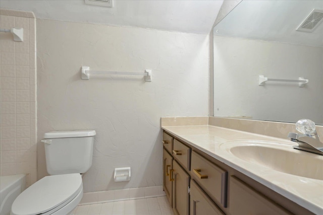 full bathroom featuring vanity, toilet, baseboards, and visible vents