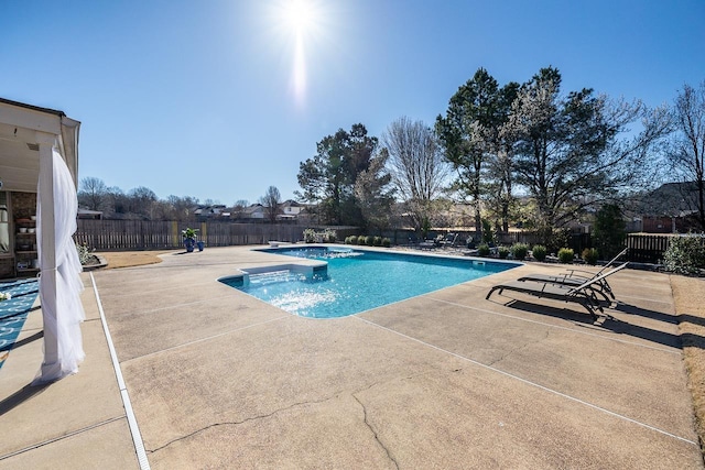 view of swimming pool with a fenced backyard, a fenced in pool, a jacuzzi, and a patio