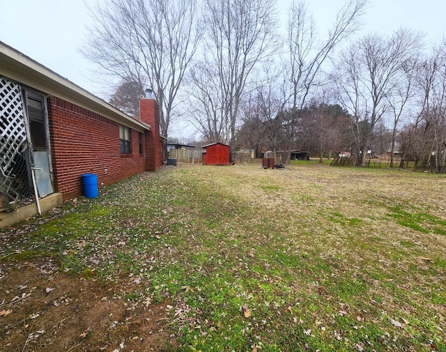 view of yard featuring an outdoor structure and a storage unit