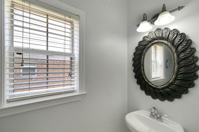 bathroom featuring a sink