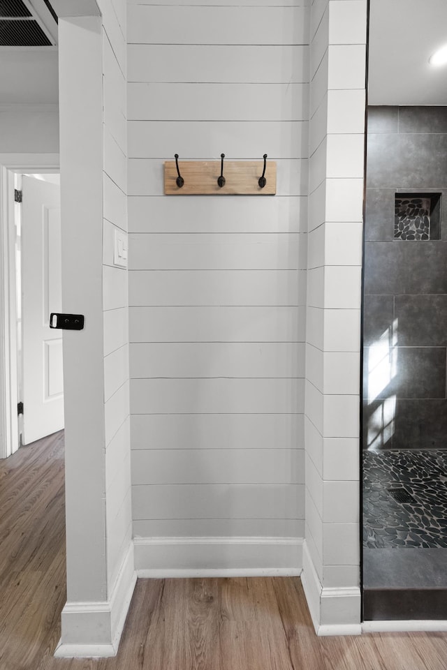 mudroom with visible vents, baseboards, and wood finished floors