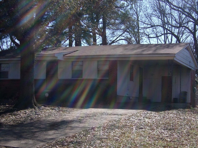 view of front facade featuring brick siding and driveway