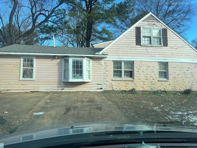 view of front facade with brick siding