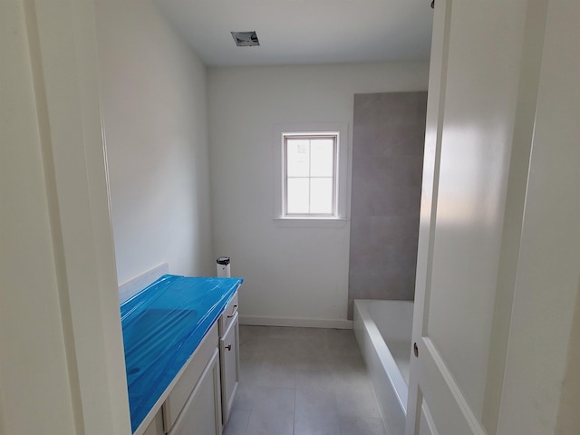 9622 Grays Hollow Dr S, Cordova, TN 38018 - bathroom featuring vanity and a bathtub