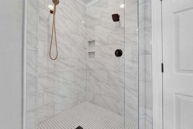 bathroom featuring a tile shower