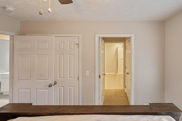 unfurnished bedroom featuring a ceiling fan and a closet