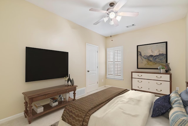 bedroom with carpet flooring, baseboards, visible vents, and ceiling fan