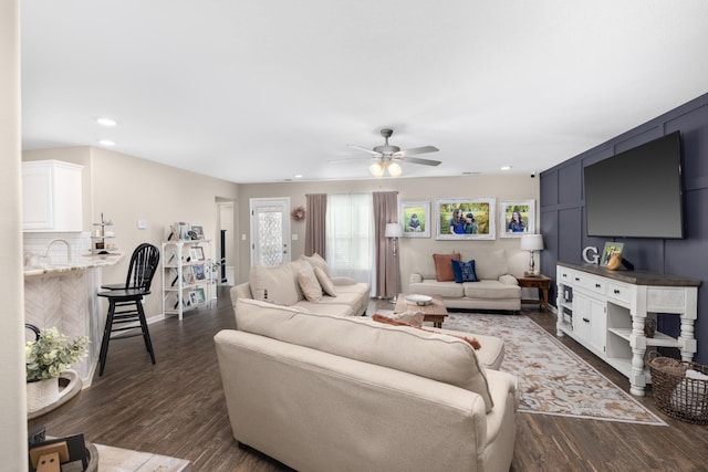 living room with recessed lighting, baseboards, dark wood finished floors, and ceiling fan