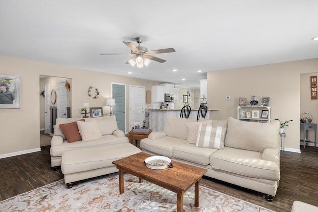 living area featuring recessed lighting, wood finished floors, baseboards, and ceiling fan