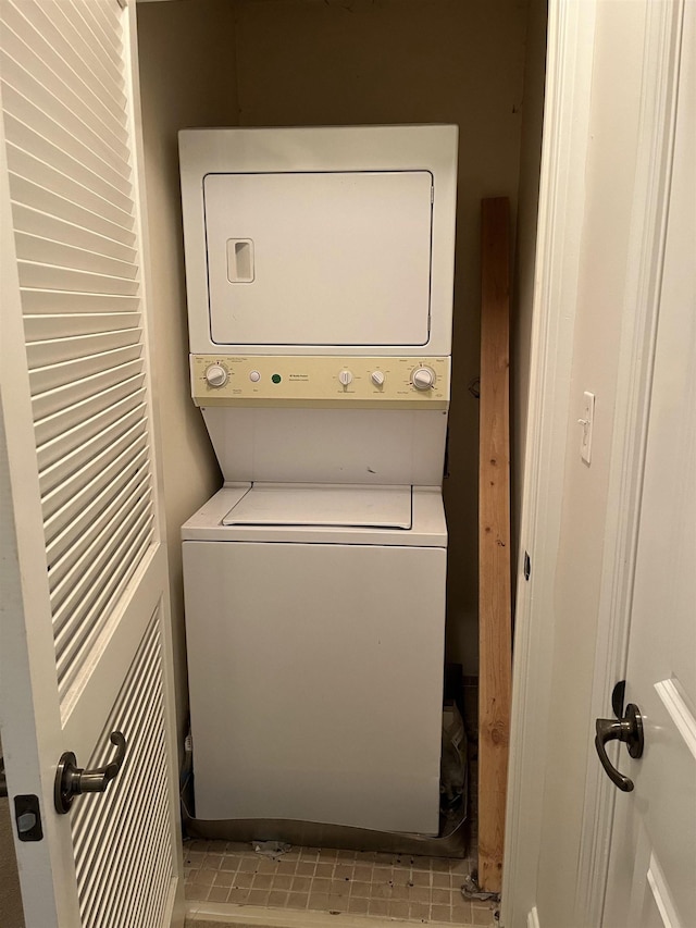 washroom featuring laundry area and stacked washing maching and dryer