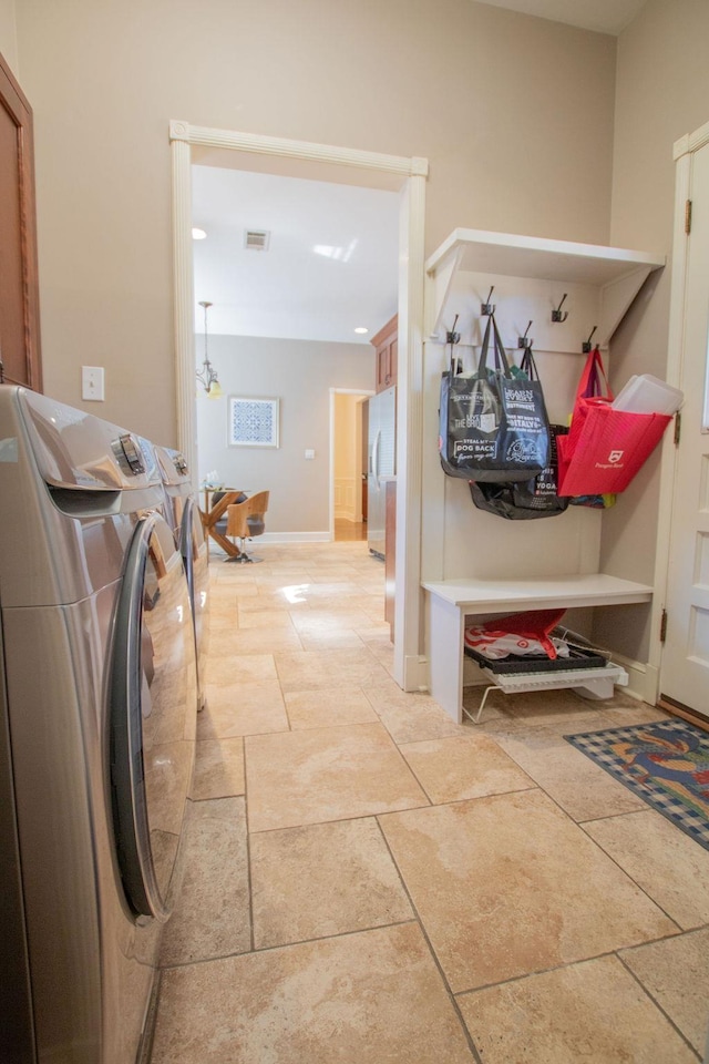 laundry room with visible vents, baseboards, laundry area, and washing machine and clothes dryer