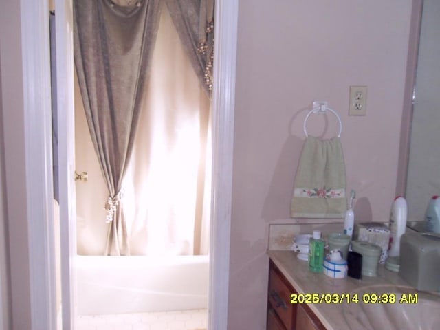 full bath featuring a bathtub and vanity