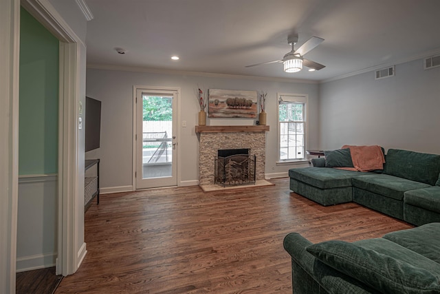 living area with visible vents, wood finished floors, and crown molding