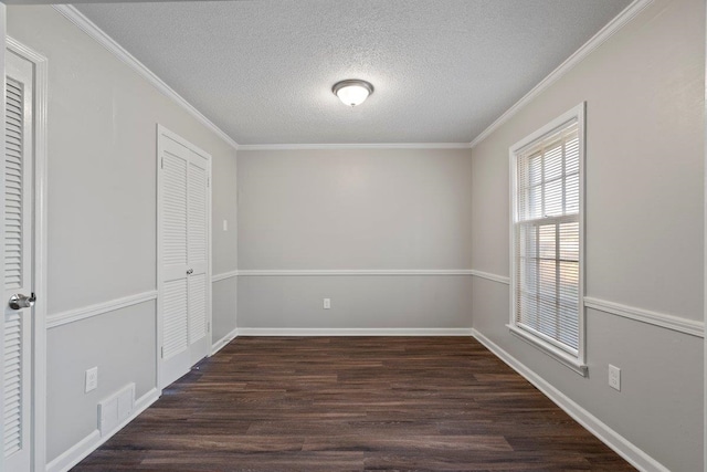 unfurnished room with visible vents, crown molding, baseboards, a textured ceiling, and dark wood-style flooring