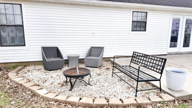 view of patio with an outdoor fire pit