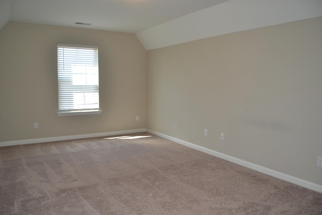 7718 Parkridge Dr, Southaven, MS 38671 - spare room with carpet, visible vents, and lofted ceiling
