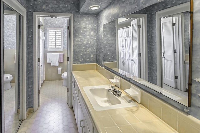 full bath featuring wallpapered walls, tile patterned floors, toilet, and vanity