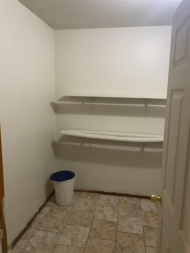 576 Monteagle Dr, Memphis, TN 38109 - view of pantry