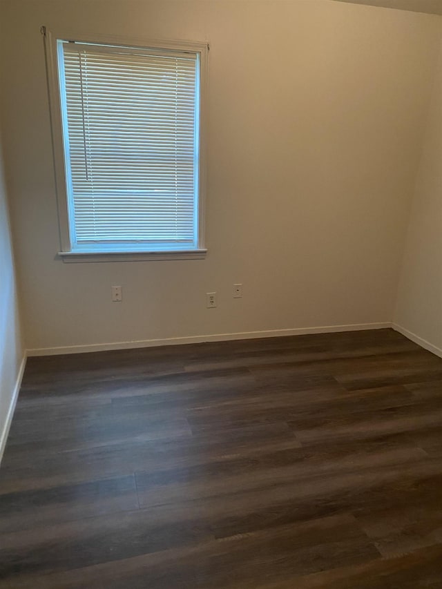 576 Monteagle Dr, Memphis, TN 38109 - empty room featuring dark wood-style flooring and baseboards
