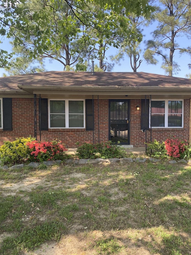 576 Monteagle Dr, Memphis, TN 38109 - ranch-style home with brick siding