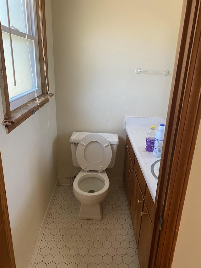 576 Monteagle Dr, Memphis, TN 38109 - bathroom with tile patterned floors, toilet, vanity, and baseboards