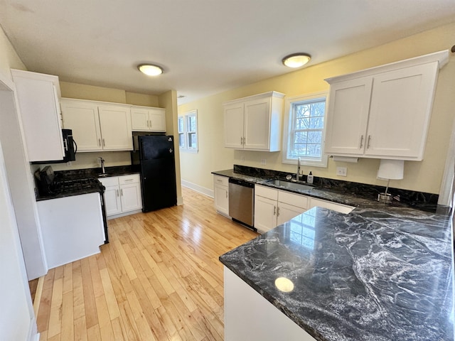 kitchen featuring a sink, plenty of natural light, light wood-style floors, and stainless steel appliances