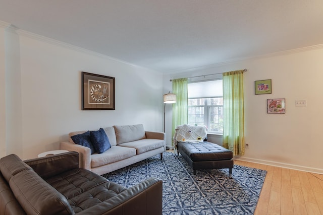 living area featuring crown molding, baseboards, and hardwood / wood-style floors