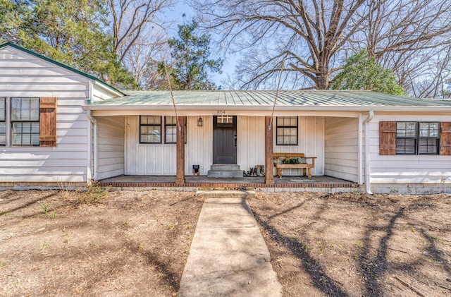 view of front of property with covered porch