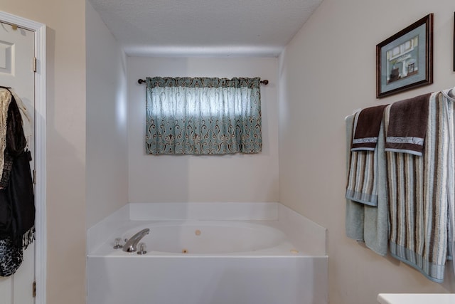 9995 Woodland Birch Dr, Lakeland, TN 38002 - bathroom featuring a jetted tub and a textured ceiling