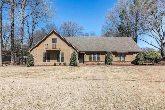 view of front of house featuring a front yard