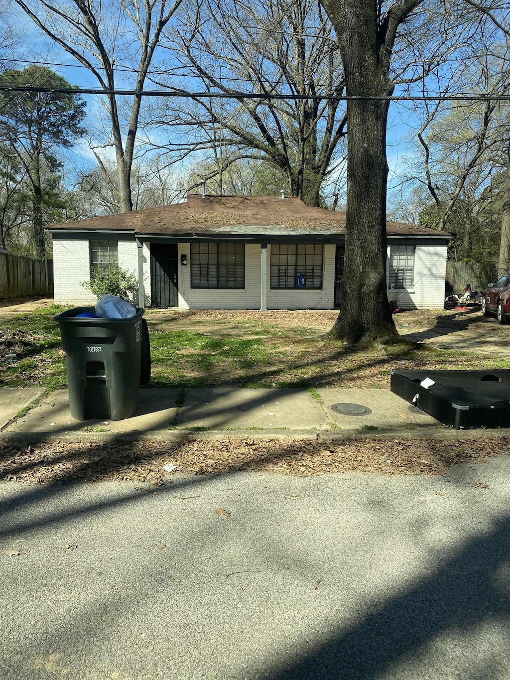 1129 Catalina St, Memphis, TN 38111 - view of front of property with fence