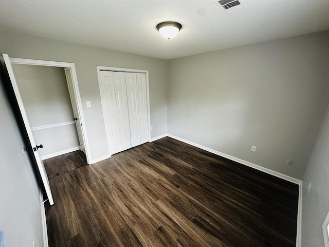 2260 Verse Cv, Memphis, TN 38127 - unfurnished bedroom featuring a closet, visible vents, dark wood-type flooring, and baseboards