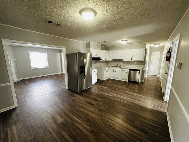 2260 Verse Cv, Memphis, TN 38127 - kitchen with visible vents, a sink, light countertops, dark wood-type flooring, and appliances with stainless steel finishes