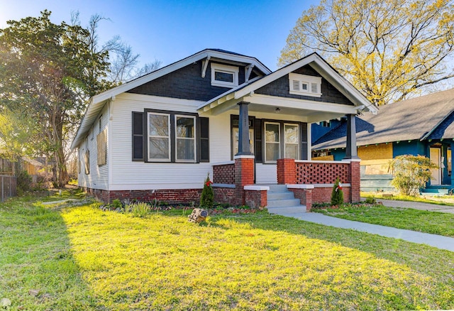 1131 Rozelle St, Memphis, TN 38106 - bungalow-style home featuring a front lawn and covered porch