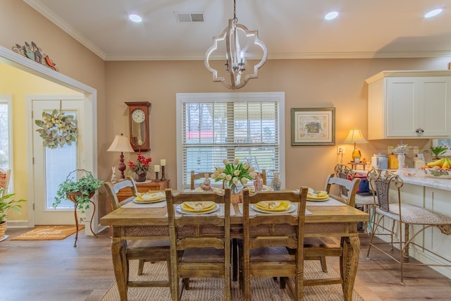 dining area with visible vents, a chandelier, crown molding, wood finished floors, and recessed lighting